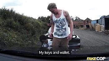 Falsos polis follan a milf ébano con tetas enormes videos