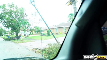 Блондинка с большими сиськами ебется с лицевой кончей videos