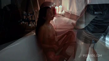 Una noche con Katty West en Budapest: garganta profunda, facial, meada y rimming videos