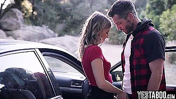 Kristen Scott, cougar blonde, baise un inconnu bien monté en plein air videos