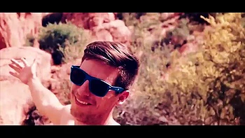 Blonde aux grosses nichons baisée en levrette et missionnaire videos