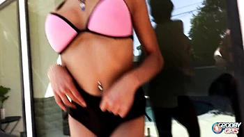 Kleine Transgirl Lola Morena wichst sich solo videos