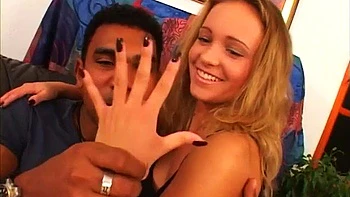 Jovem esposa brinca com pau negro: boquete, doggy, cowgirl videos