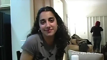 Libanaise baise en soirée : pipe, levrette et cowgirl videos