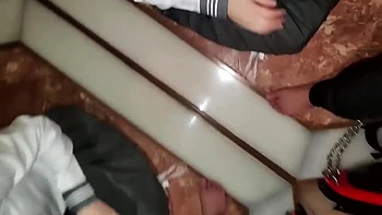 Jeune asiatique timide en uniforme scolaire baisée avec creampie en public videos