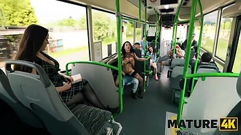 Vitoria Vonteese chevauche un gros sexe, creampie interne videos