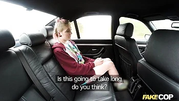 Blonde Polizistin Monty reitet riesigen Schwanz mit geilen Kurven videos