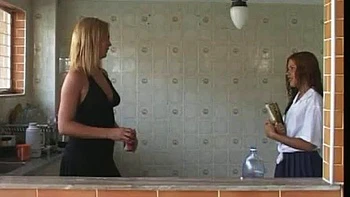 Loira gostosa geme e goza dando buceta e cuspe videos