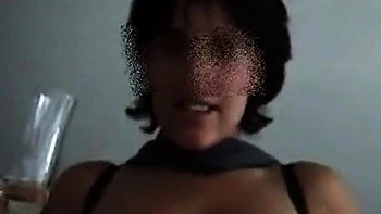 Brune allemande suce une grosse queue en POV dimanche matin videos