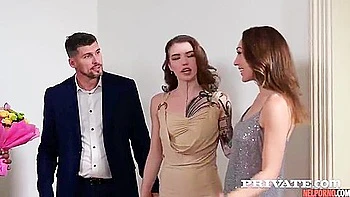 Brünette Lesben-Orgie mit doppelter Anal-DP videos