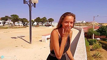 Nackte Teens zeigen Arsch und ficken draußen videos