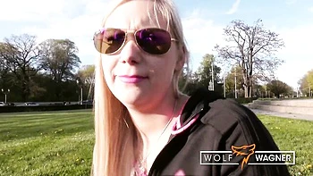 Escena alemana de Lena Nitro follando culo en POV videos