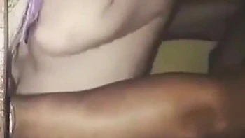 Belle-sœur brune desi baisée fort en levrette videos