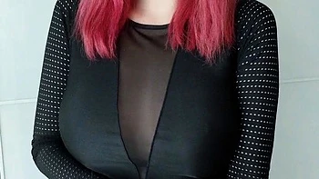 Großbusige Rothaarige masturbiert mit Toys videos