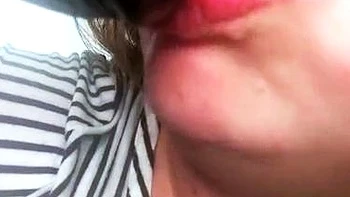 Соло красотка дрочит игрушками свою жопу крупным планом videos