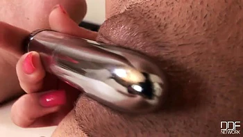 Rubia se masturba con juguetes hasta el orgasmo videos