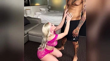 Trixi Brooks grosse chatte mouillée pour grosse bite POV videos