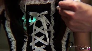 Adolescente asiática flaca de criada tiene orgasmo mojado videos