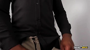 Zaawadi engole um boquete molhado e leva uma foda dura videos