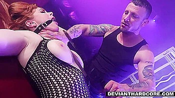 Хозяин трахает все её дырки по жёсткому videos