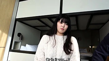 Пышная японская жена сосёт член и трахается videos