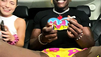 Sunny gibt POV-Handjob und interracial Blowjob videos