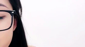 Adolescente asiática amadora chupando pau videos