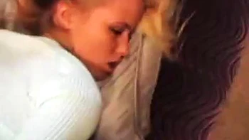 Подросток чирлидерша трахается: минет и жесткий догги videos