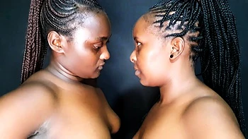 Tori Black e Savannah Stern lesbianas fodendo videos