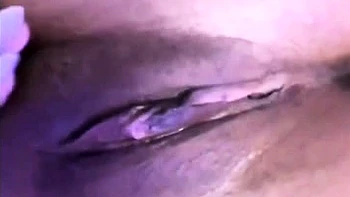 Grosse poitrine en talons se branle en solo POV videos