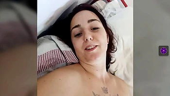 Nacktes heißes Babe spielt mit Muschi und zeigt Titten videos