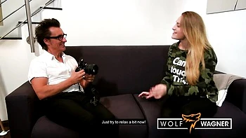 Conny Dachs baisée avec grosse bite, branlette et doigté videos