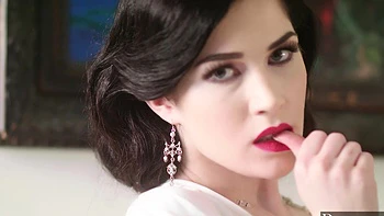 Manuel Ferrara fickt die Brünette Evelyn Claire mit riesigem Schwanz videos