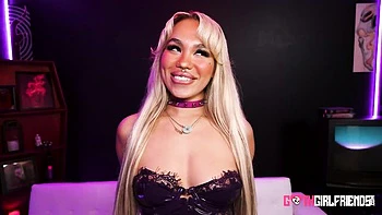 Copine gothique suce une grosse bite en bas videos