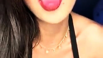 Brunette sexy masturbando-se sozinha no cu videos