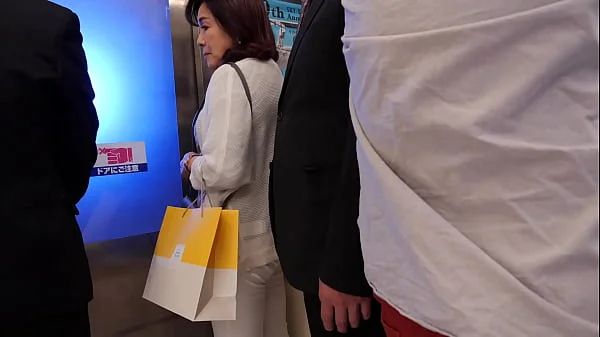 人妻電車～さわられた七十路母～　川畑千代子 videos