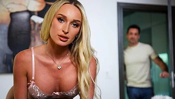 Meagan Moore follada con tetas y culo enormes videos