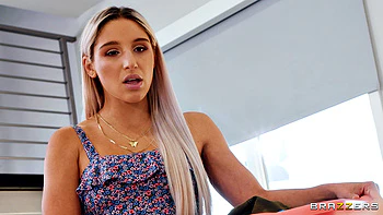 Блондинка в платье сосет и скачет на члене videos