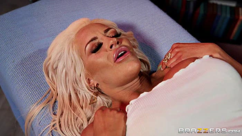 Spür den dicken Schwanz beim Blasen und Cowgirl-Reiten videos