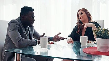 Pícara pelirroja llena con enorme polla negra videos