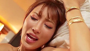 Японская MILF жаждет толстого члена videos