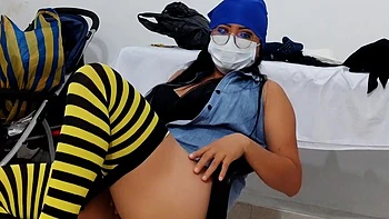 Schöne Milf tanzt aus und zeigt ihre saftige Fotze videos