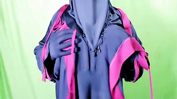 Chica musulmana con hijab quiere sexo duro con el amigo y su muñeca videos