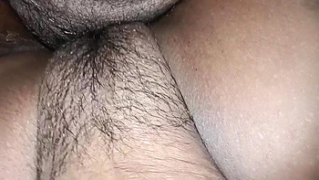 Трахаю свою волосатую индийскую жопу и кончаю videos