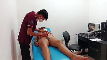 Jovem morena recebe massagem fodida com final gozando videos