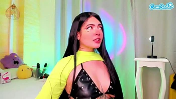 Latina mit fettem Arsch live auf Fansly videos