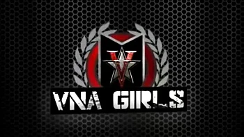 Charlee Chase milf sucia chupando y con facial en la cara videos