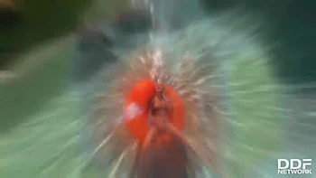 Chica rubia tatuada se folla sola afuera videos