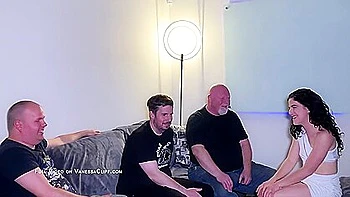 Milf bekommt doppelte Penetration und kommt vom Creampie videos