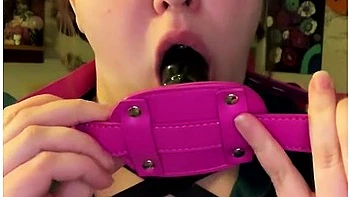 Brune BBW s’entraîne avec 4 énormes godemichés videos